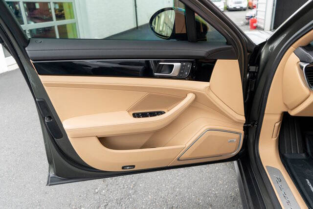 2022 Porsche Panamera 11