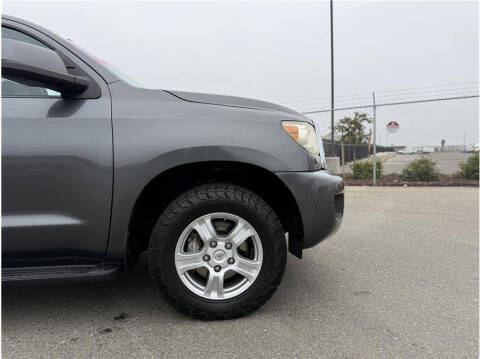 2014 Toyota Sequoia SR5