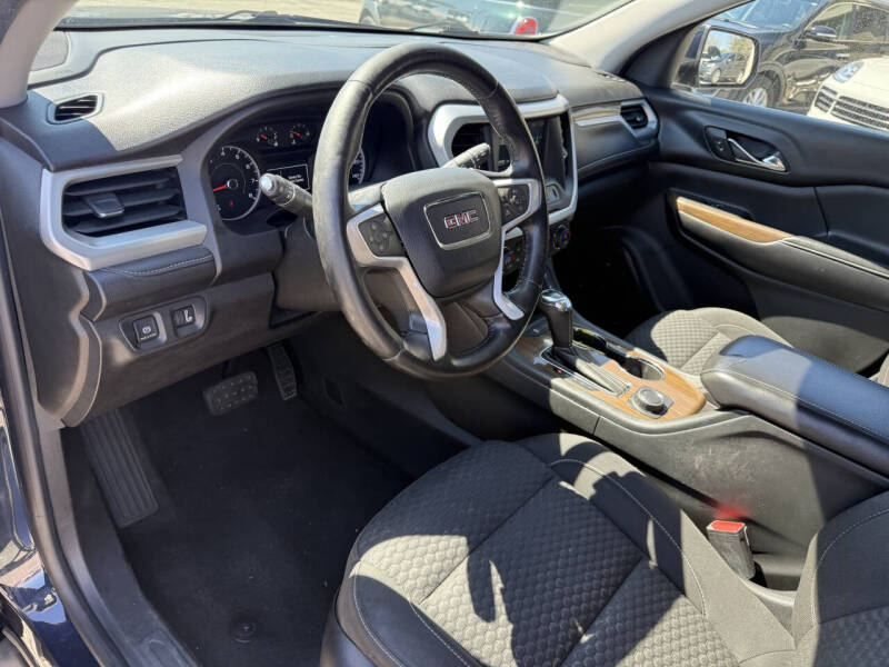 2017 GMC Acadia SLE-2