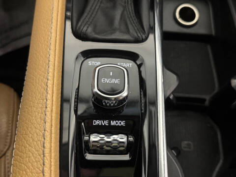 2016 Volvo XC90 T6 Momentum