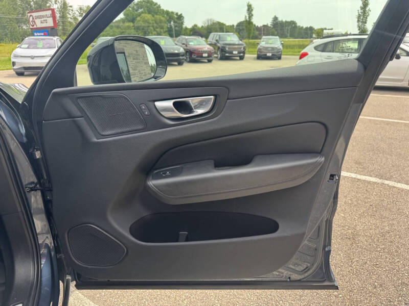 2024 Volvo XC60 B5 Plus Dark Theme