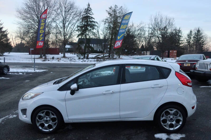 2011 Ford Fiesta SES's photo