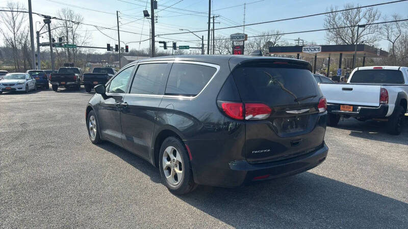 2017 Chrysler Pacifica LX
