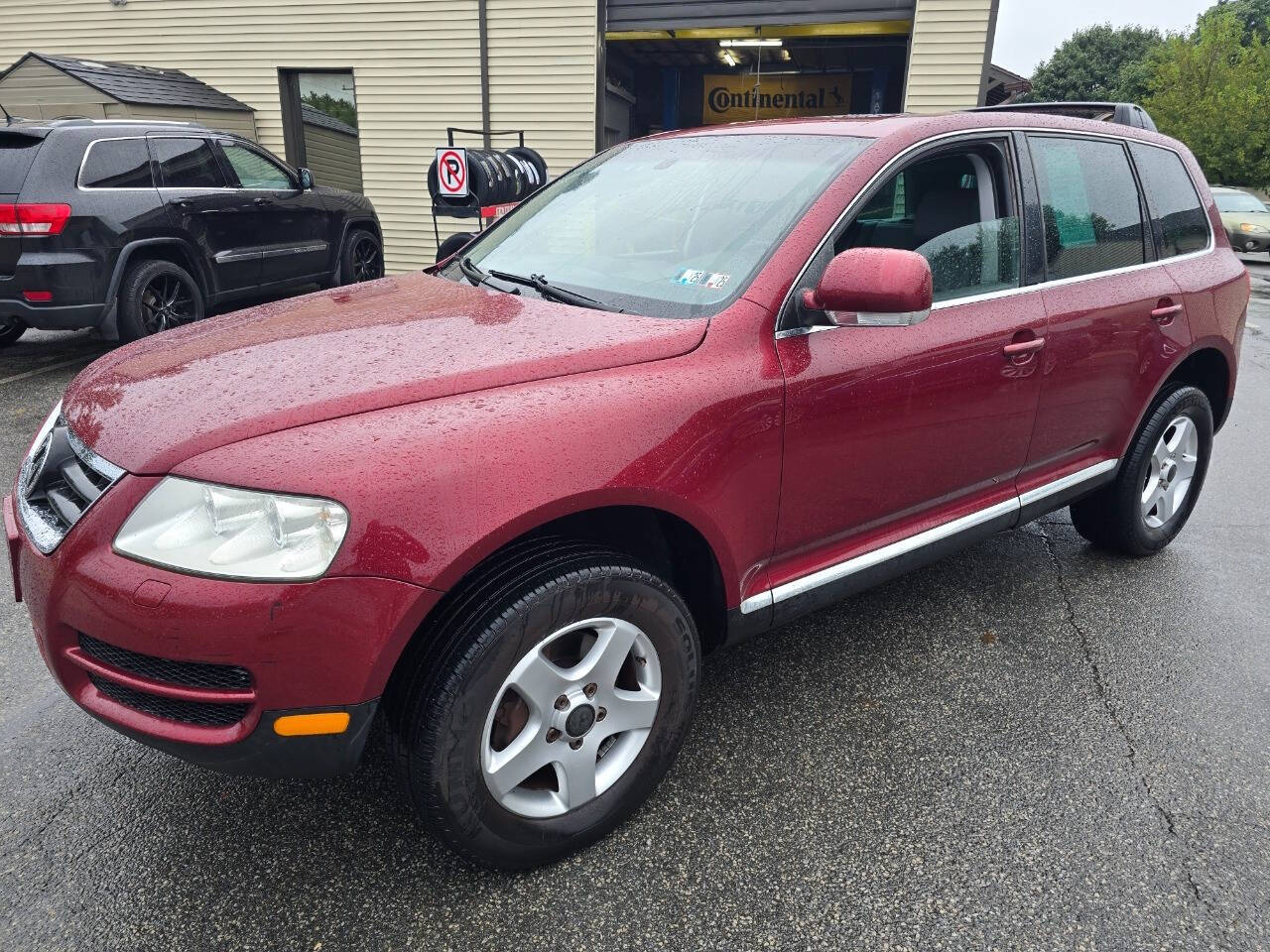 2004 Volkswagen Touareg for sale at QUEENSGATE AUTO SALES in York, PA