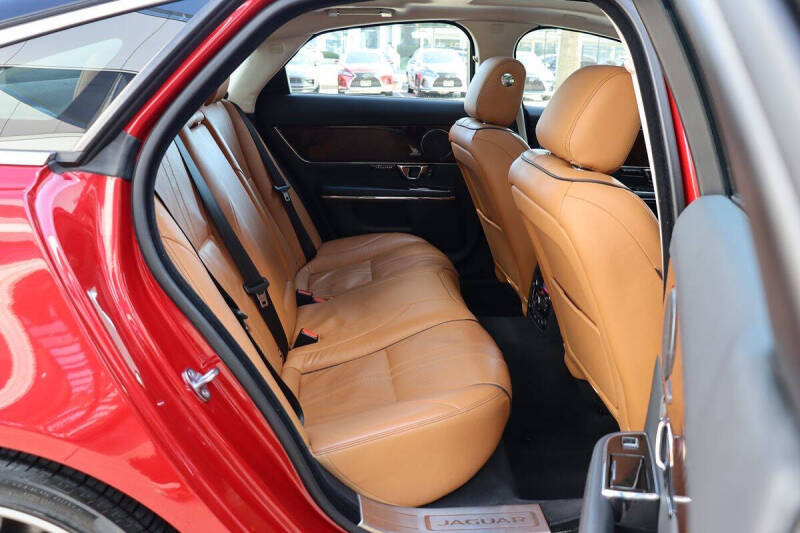 2016 Jaguar XJ R-Sport