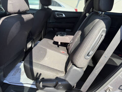 2017 Nissan Pathfinder SV
