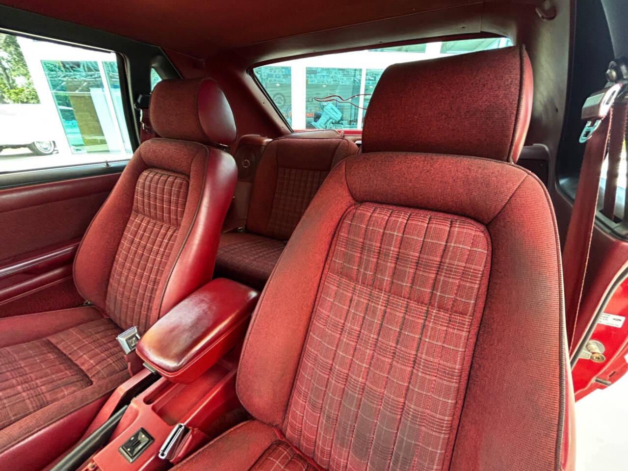 1989 Ford Mustang 26