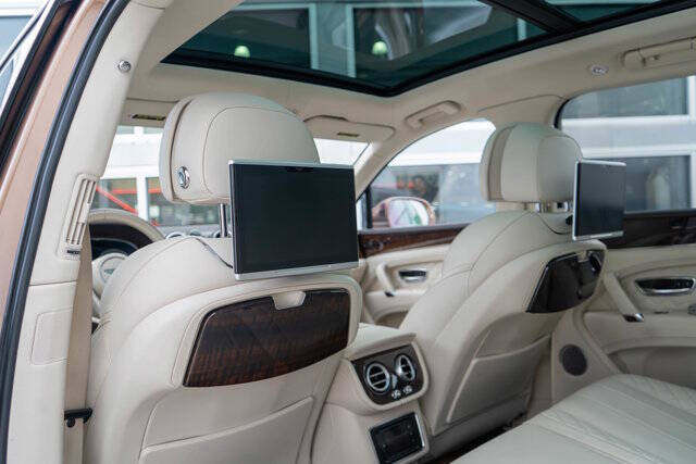 2017 Bentley Bentayga 33