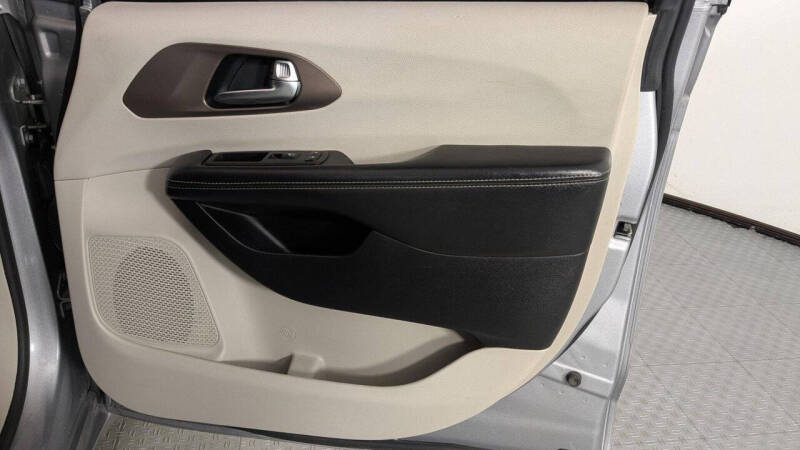 2020 Chrysler Voyager LXi