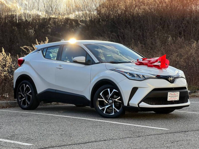 2021 Toyota C-HR XLE's photo