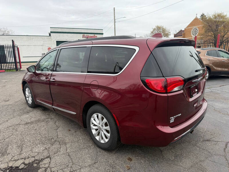 2017 Chrysler Pacifica Touring-L