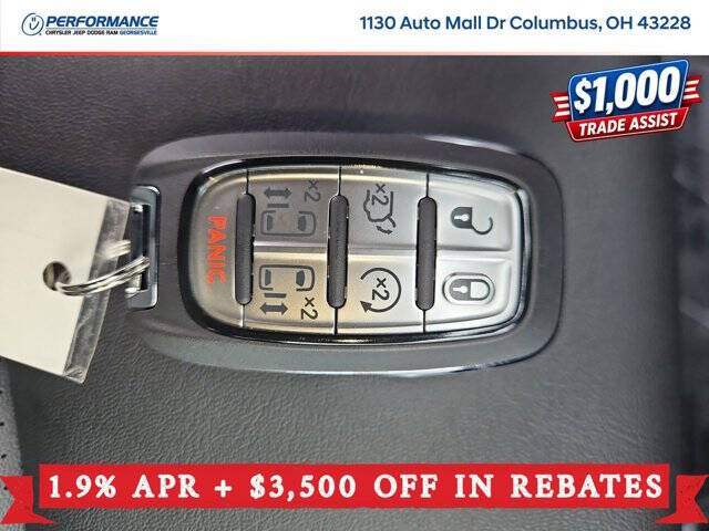 2026 Chrysler Pacifica Select