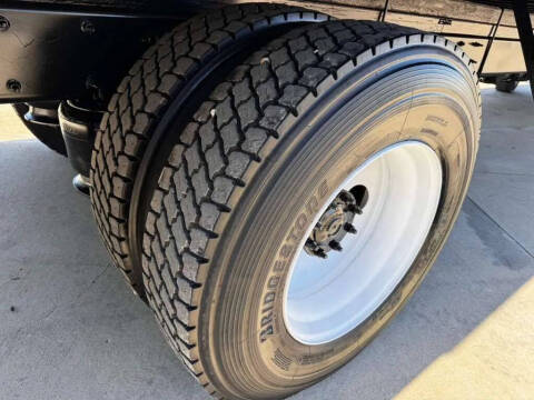 2020 Freightliner M2 106