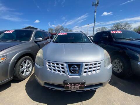 2009 Nissan Rogue for sale at TOWN & COUNTRY MOTORS in Des Moines IA