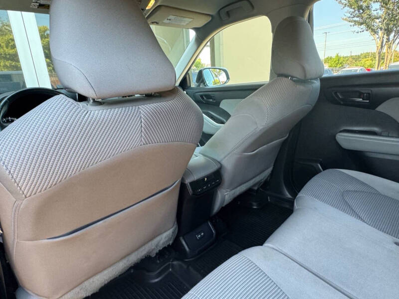 2022 Toyota Highlander LE