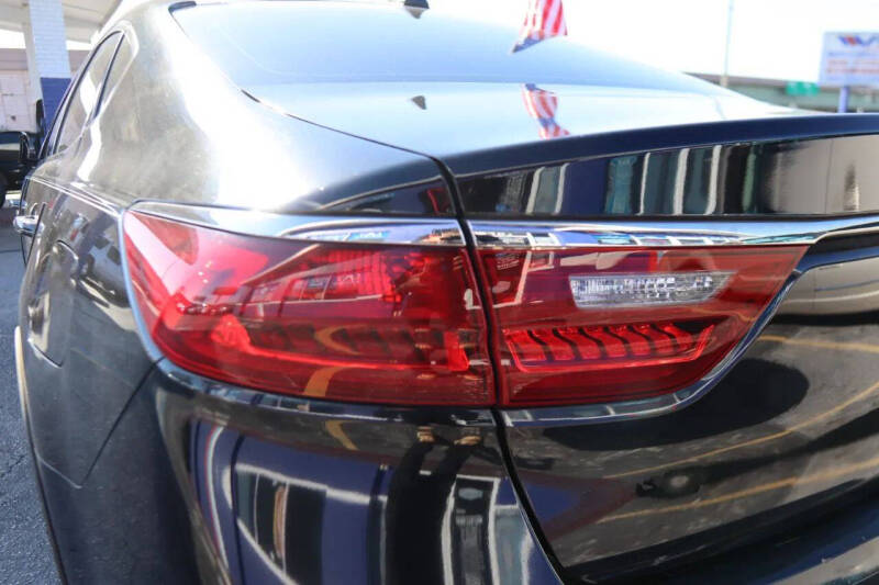 2017 Kia Cadenza Technology