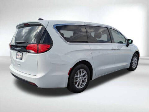 2026 Chrysler Voyager LX