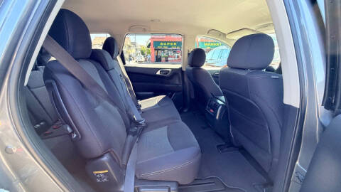 2017 Nissan Pathfinder S