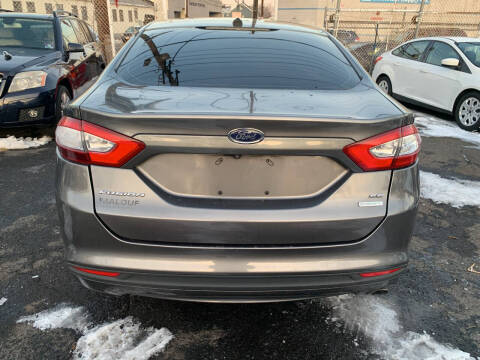 2014 Ford Fusion SE