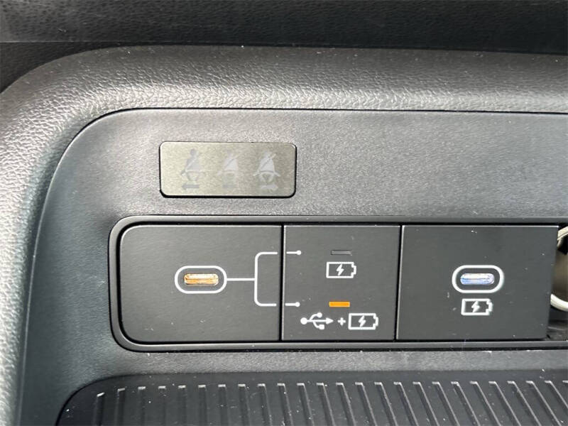 2025 Hyundai Kona SE