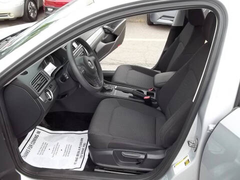 2014 Volkswagen Passat 1.8T S PZEV