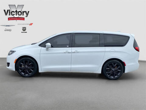 2020 Chrysler Pacifica Touring