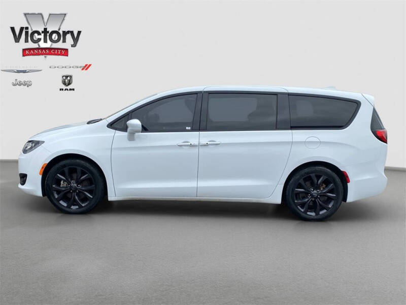 2020 Chrysler Pacifica Touring