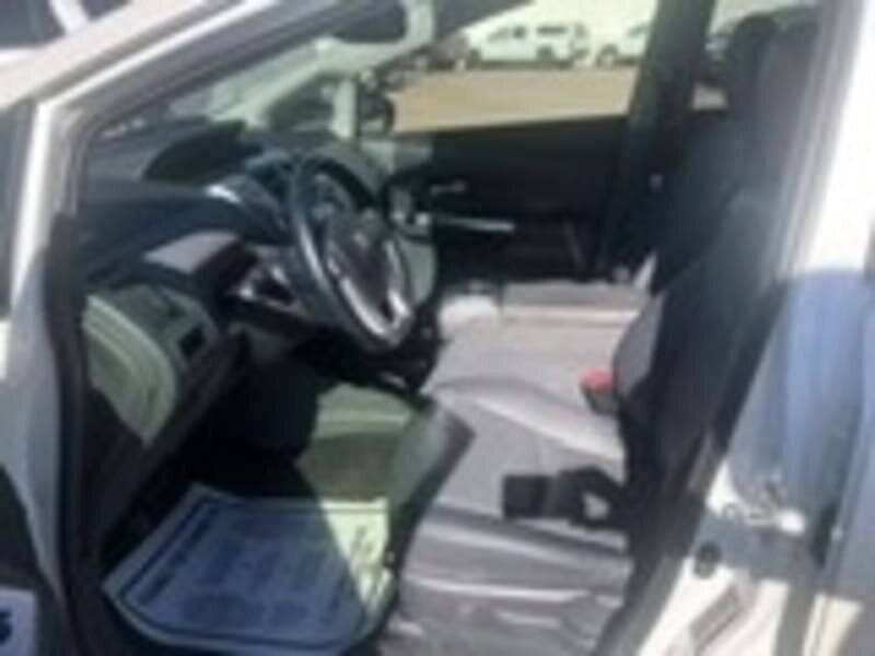 2014 Toyota Prius v Five