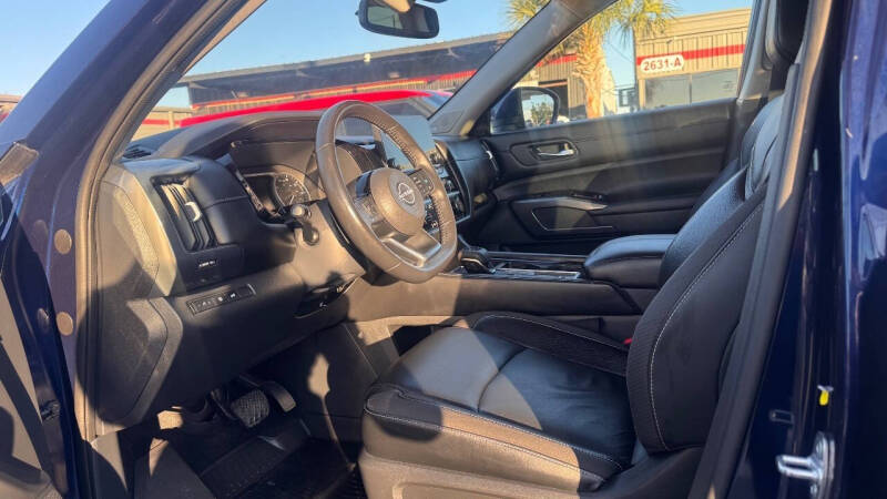 2022 Nissan Pathfinder SL