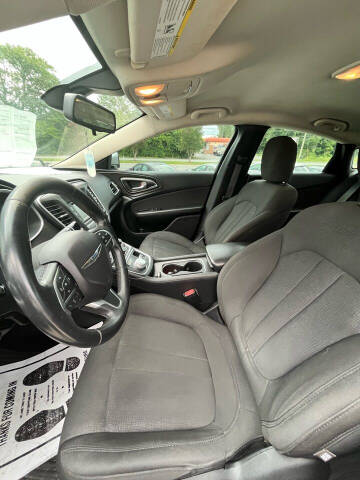 2016 Chrysler 200 LX