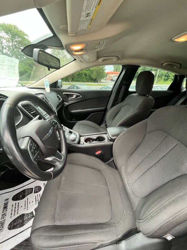 2016 Chrysler 200 LX