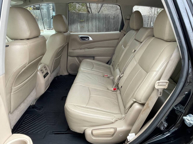 2017 Nissan Pathfinder SV