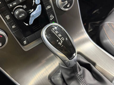 2016 Volvo V60 Cross Country T5