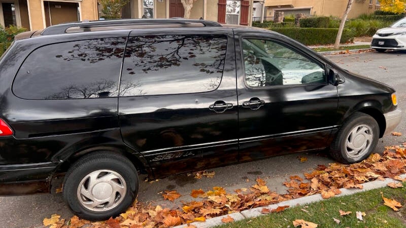 2003 Toyota Sienna LE photo 5