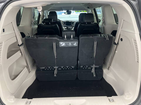 2017 Chrysler Pacifica Touring-L Plus