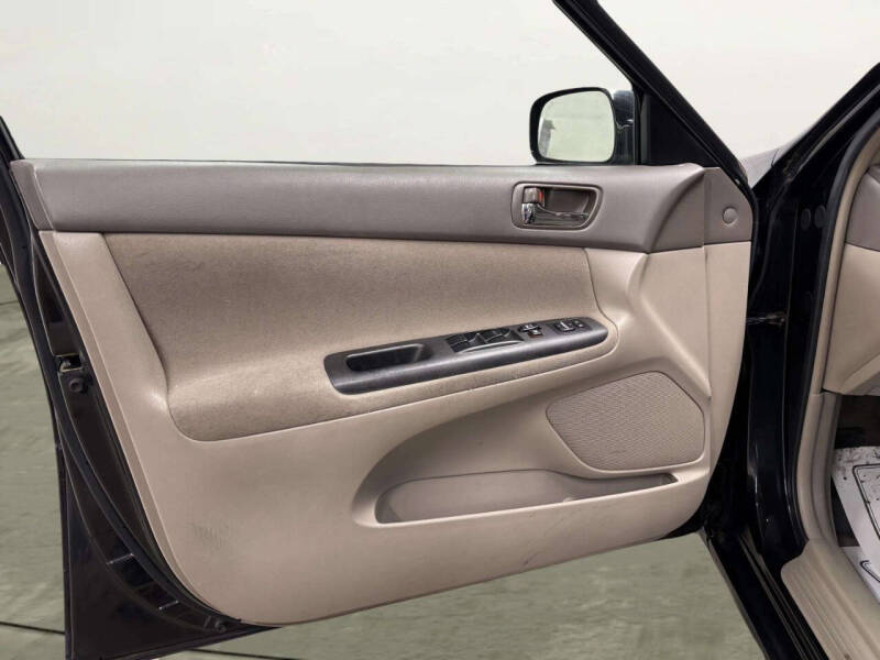 2005 Toyota Camry LE