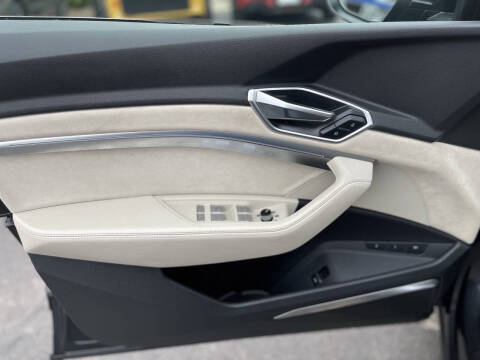 2019 Audi e-tron quattro Prestige