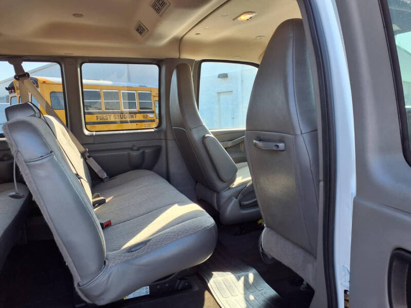 2025 Chevrolet Express LS 3500