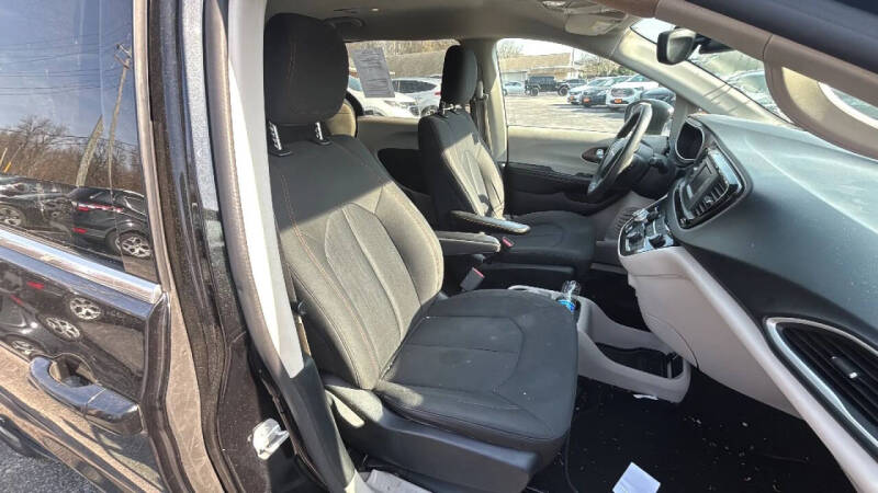 2017 Chrysler Pacifica LX