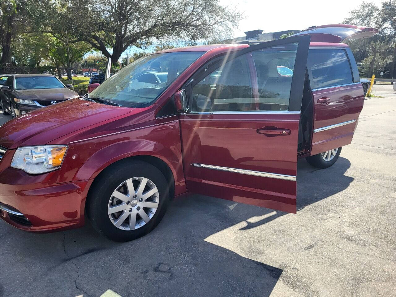 2016 Chrysler Town and Country for sale at FAMILY AUTO BROKERS in Longwood, FL