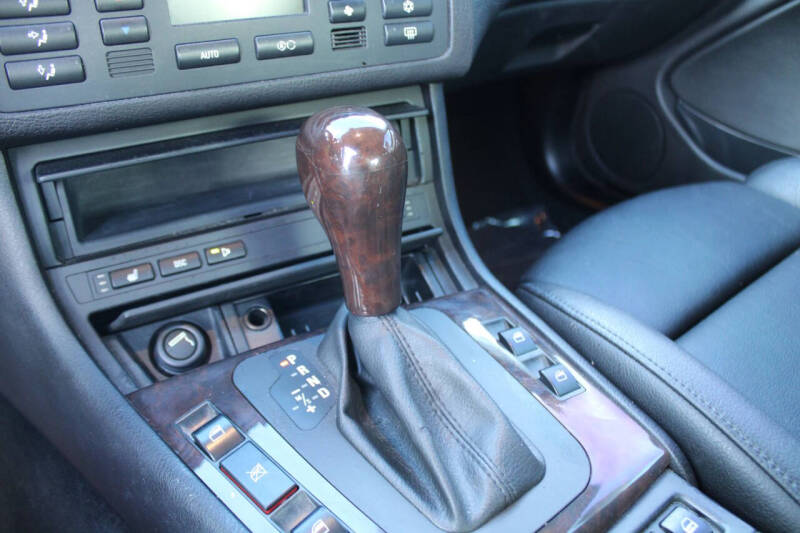 2003 BMW 3 Series 325i