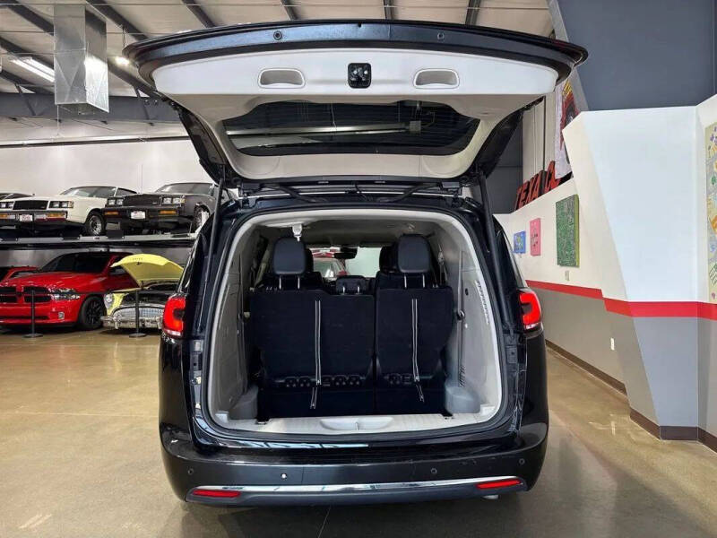 2024 Chrysler Pacifica Plug-In Hybrid Select