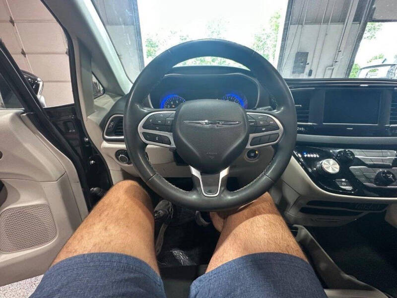 2023 Chrysler Voyager LX