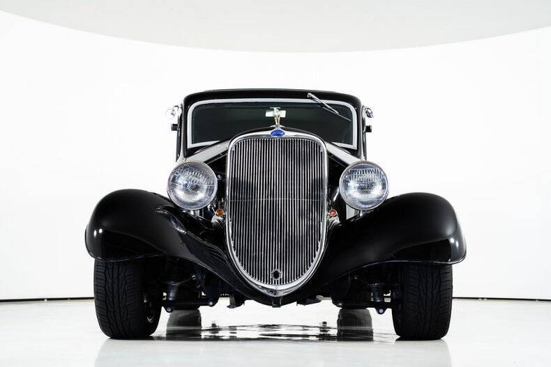 1933 Ford Super Deluxe