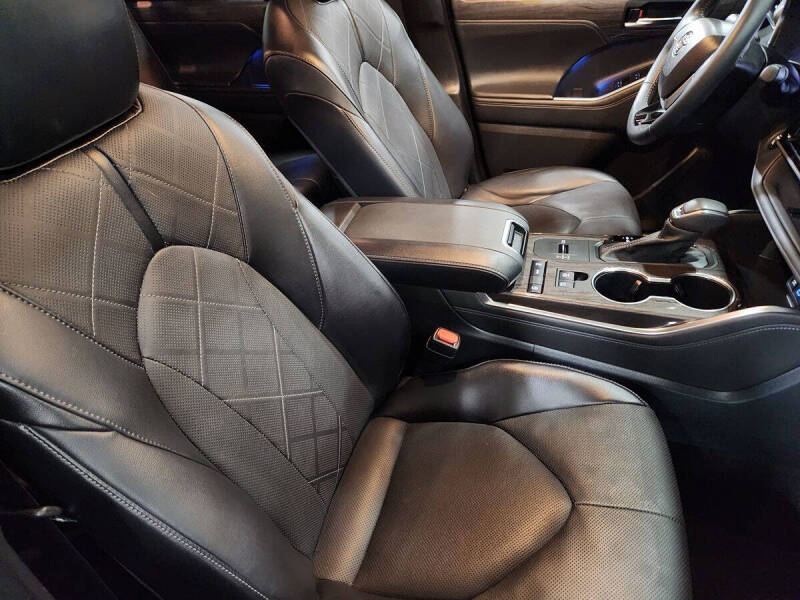 2022 Toyota Highlander Platinum