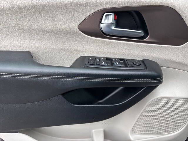 2020 Chrysler Voyager LXi