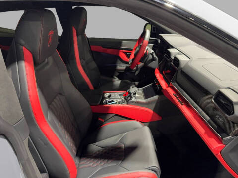 2025 Lamborghini Urus SE
