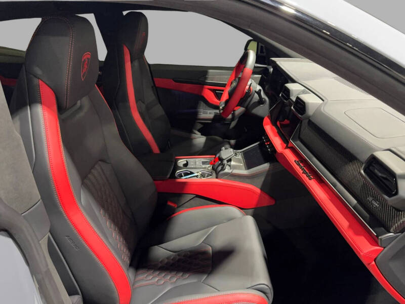 2025 Lamborghini Urus SE