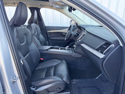 2023 Volvo XC90 Recharge T8 Ultimate Bright Theme 6P