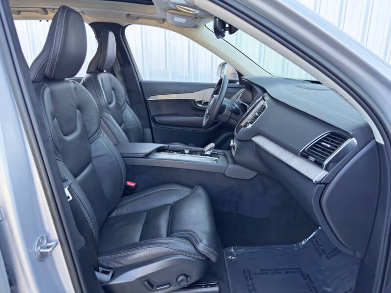 2023 Volvo XC90 Recharge T8 Ultimate Bright Theme 6P